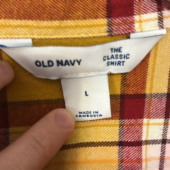 Old Navy Woman’s Classic Flannel Button Down. - Picture 6 of 7